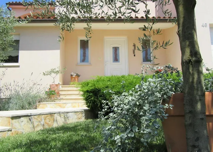 Apartments Irena With Sea View